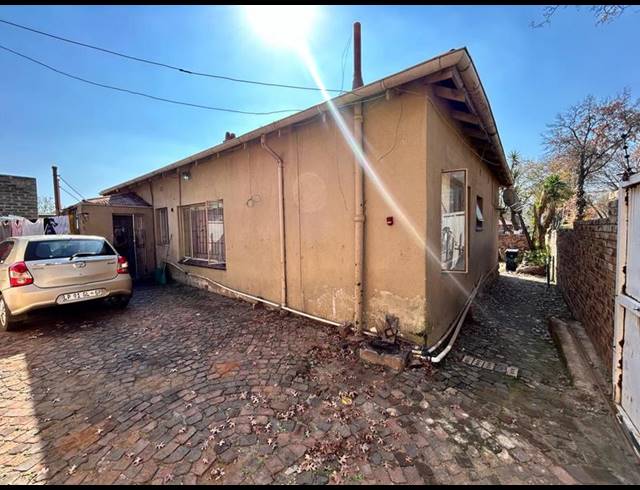 14 BEDROOM HOUSE FOR SALE IN TURFFONTEIN